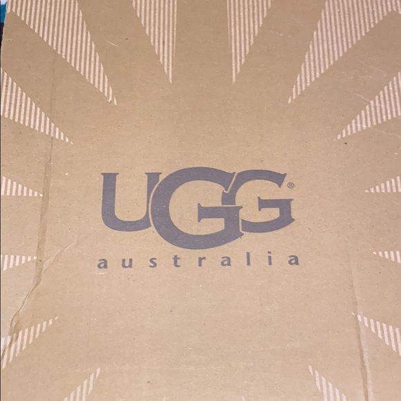 Uggs Bailey button triplet size 6 - Picture 2 of 7